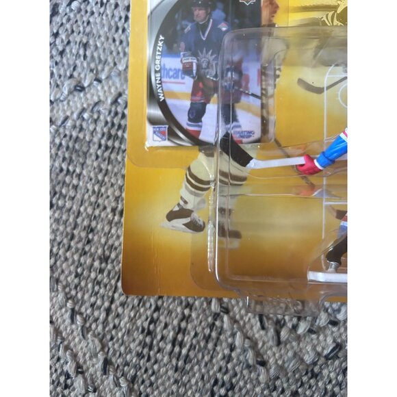 1998 NHL Starting Lineup Wayne Gretzky New York Rangers Action Figure - Picture 3 of 8